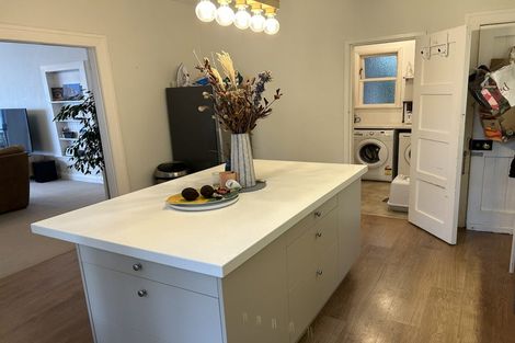 Photo of property in 10 Oriental Terrace, Mount Victoria, Wellington, 6011