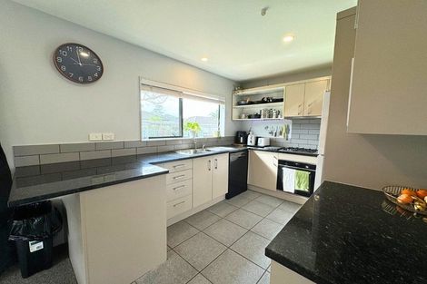 Photo of property in 68 South Kensington Way, Henderson, Auckland, 0612