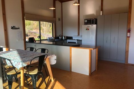 Photo of property in 21 Amelia Crescent, Waikawa, Picton, 7220