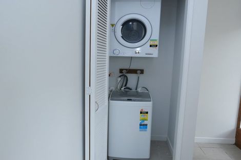 Photo of property in 70 Kelburn Parade, Kelburn, Wellington, 6012