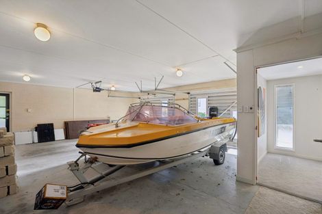 Photo of property in 12 Grove Lane, Kelvin Heights, Queenstown, 9300