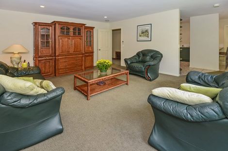 Photo of property in 6 Rising Parade, Fairview Heights, Auckland, 0632