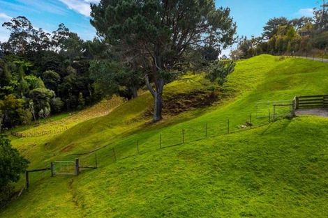 Photo of property in 291 Paremoremo Road, Paremoremo, Auckland, 0632