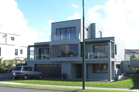 Photo of property in 34 Waimanu Bay Drive, Te Atatu Peninsula, Auckland, 0610