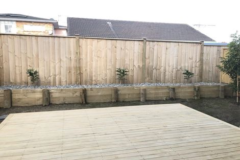 Photo of property in 6/21 Akoranga Drive, Northcote, Auckland, 0627