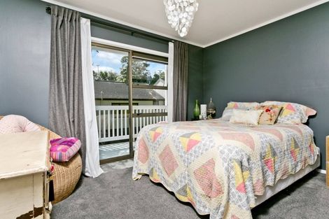 Photo of property in 990 East Coast Road, Northcross, Auckland, 0632
