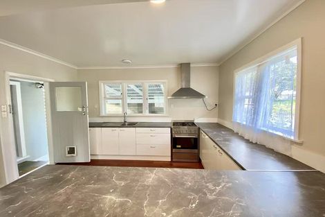 Photo of property in 58 Broderick Road, Johnsonville, Wellington, 6037