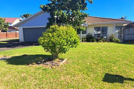 Photo of property in 9 Harbour Lights Close, West Harbour, Auckland, 0618