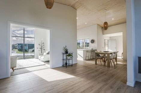 Photo of property in 3 Mirek Street, Waikanae, 5036