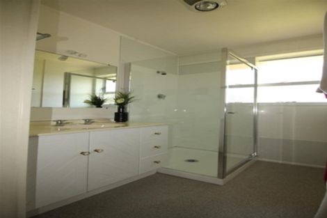 Photo of property in 2/22 La Perouse Street, Botany Downs, Auckland, 2010