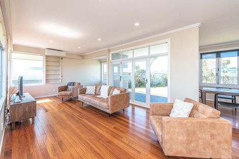 Photo of property in 2 Kapiti Terrace, Castlecliff, Whanganui, 4501