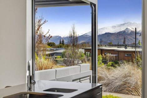 Photo of property in 15 Kereru Crescent, Wanaka, 9305