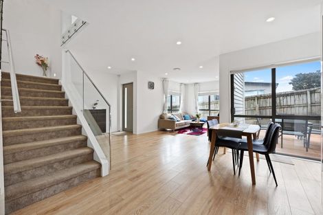 Photo of property in 142c Prince Regent Drive, Half Moon Bay, Auckland, 2012