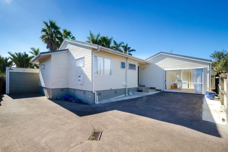 Photo of property in 204b Edmonton Road, Te Atatu South, Auckland, 0610