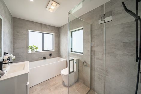 Photo of property in 8 Poto Road, Normandale, Lower Hutt, 5010