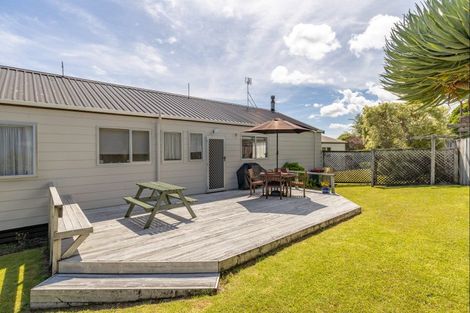 Photo of property in 6 Milne Place, Merrilands, New Plymouth, 4312