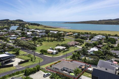 Photo of property in 10 Tahuna Avenue, Raglan, 3225