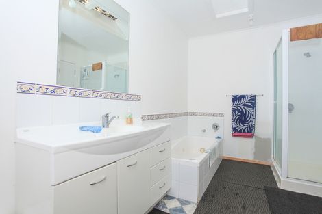 Photo of property in 77 Lorenzen Bay Road, Raglan, 3225