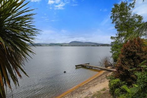 Photo of property in 135 Koutu Road, Kawaha Point, Rotorua, 3010