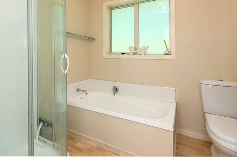 Photo of property in 64a Salford Street, Newlands, Wellington, 6037