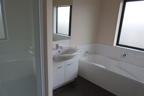 Photo of property in 75 Barbados Way, One Tree Point, 0118