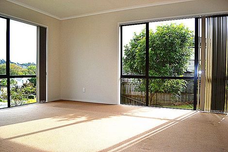 Photo of property in 27 Canyon Drive, Oteha, Auckland, 0632