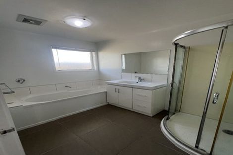 Photo of property in 13 Vina Place, Massey, Auckland, 0614