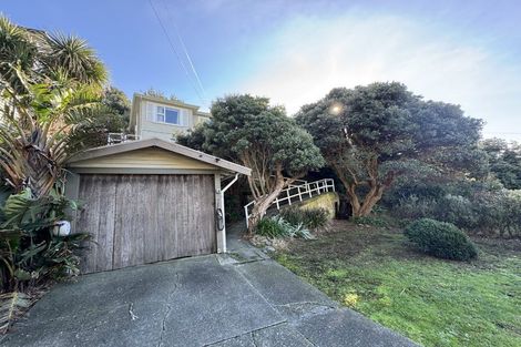 Photo of property in 16 Hungerford Road, Lyall Bay, Wellington, 6022