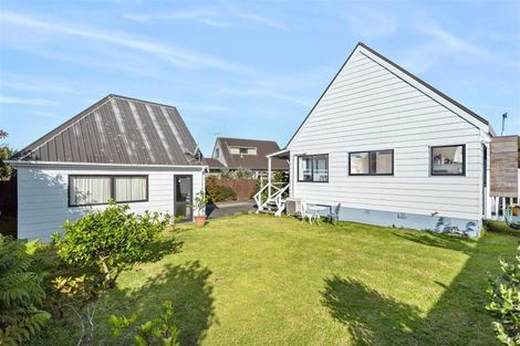 Photo of property in 11 Halyard Place, Te Atatu Peninsula, Auckland, 0610