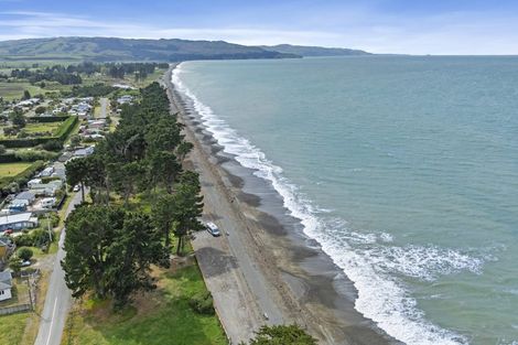 Photo of property in 15 South Crescent, Amberley, 7481