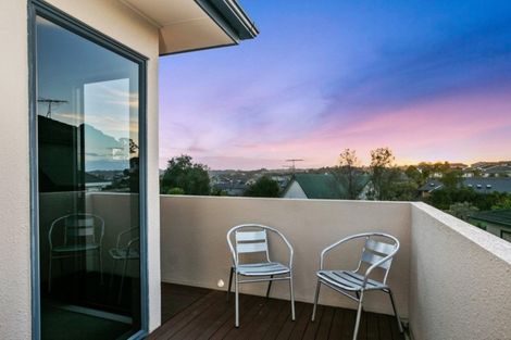 Photo of property in 4 Northcross Drive, Oteha, Auckland, 0632