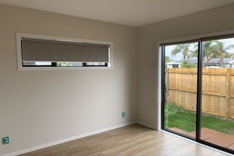 Photo of property in 5a Tawa Road, Te Atatu Peninsula, Auckland, 0610