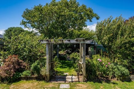 Photo of property in 33 Ropata Crescent, Boulcott, Lower Hutt, 5010