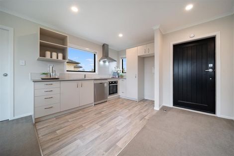 Photo of property in 2/9 Heath Street, Saint Andrews, Hamilton, 3200