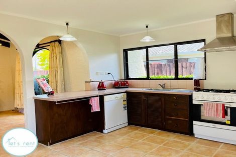 Photo of property in 11 Walter Strevens Drive, Conifer Grove, Takanini, 2112