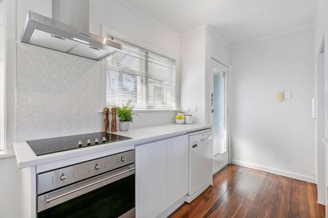 Photo of property in 1/15 Stanley Avenue, Milford, Auckland, 0620