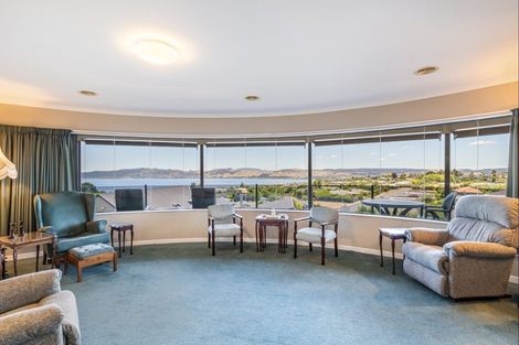 Photo of property in 10 Botanical Heights Drive, Waipahihi, Taupo, 3330