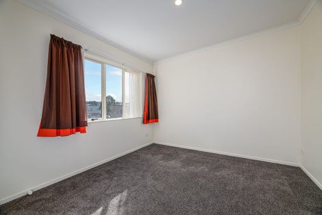 Photo of property in 10 Rosandich Drive, Sunnyvale, Auckland, 0612