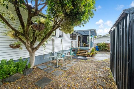 Photo of property in 37 Pomaria Road, Henderson, Auckland, 0610