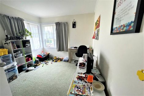 Photo of property in 27 Kervil Avenue, Te Atatu Peninsula, Auckland, 0610