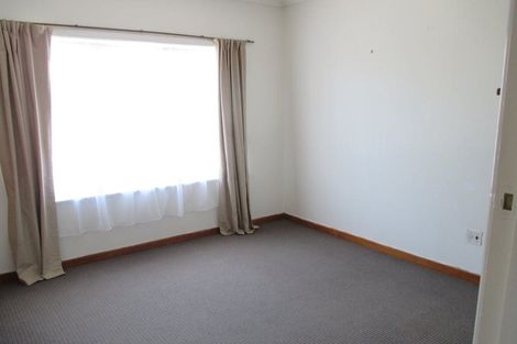 Photo of property in 82 Ocean View Road, Northcote, Auckland, 0627