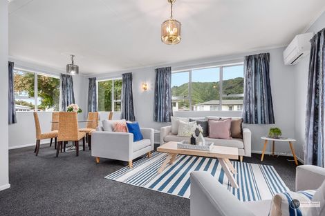 Photo of property in 6 Omaha Grove, Totara Park, Upper Hutt, 5018