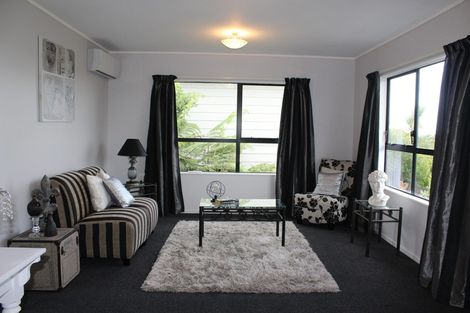 Photo of property in 1/17 Kupari Place, Totara Vale, Auckland, 0629