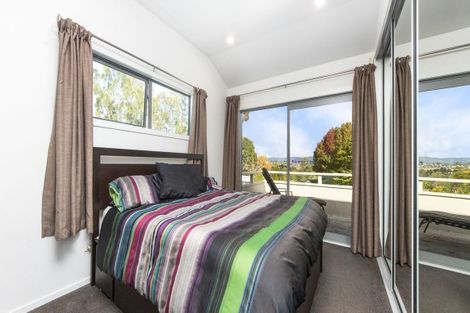 Photo of property in 14 Woodhouse Place, West Harbour, Auckland, 0618