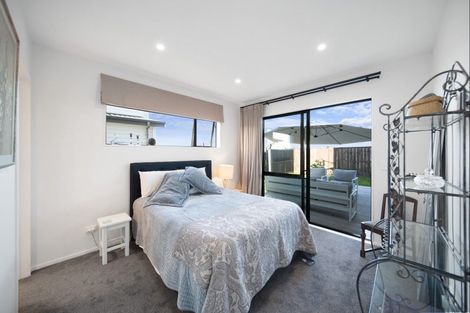 Photo of property in 11 Koiora Road, Clarks Beach, 2122