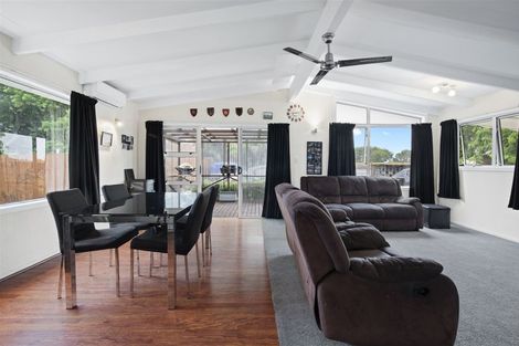 Photo of property in 75 Kitchener Road, Waiuku, 2123