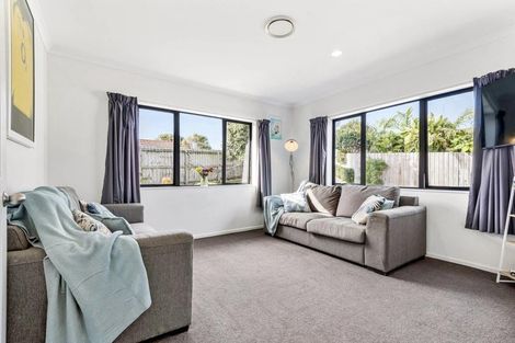 Photo of property in 16 Cathcart Close, Pukekohe, 2120