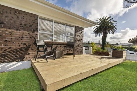 Photo of property in 1/2 Palm Court Drive, Glen Eden, Auckland, 0602