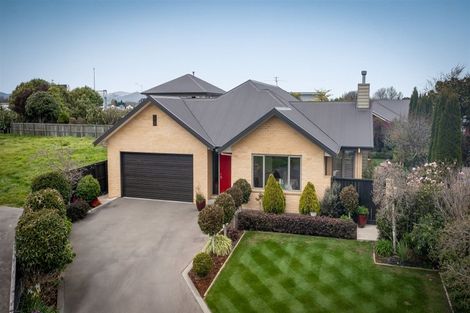Photo of property in 96 Willowview Drive, Redwood, Christchurch, 8051