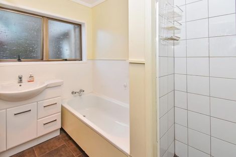 Photo of property in 2/12 Grove Road, Papakura, 2110